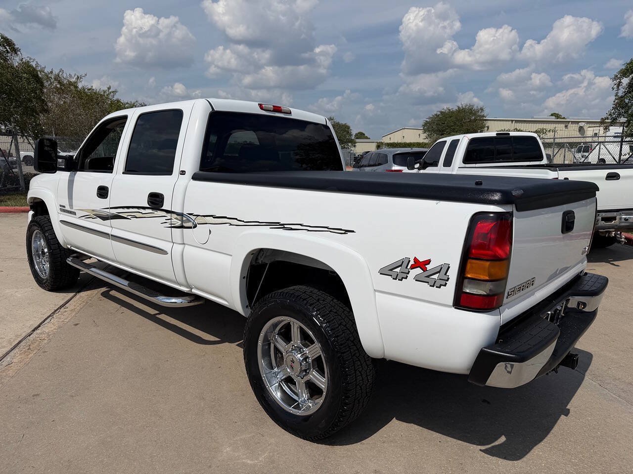 Used 2007 GMC Sierra 2500 SLE w/ Heavy-Duty Power Package AWD/4WD image 28