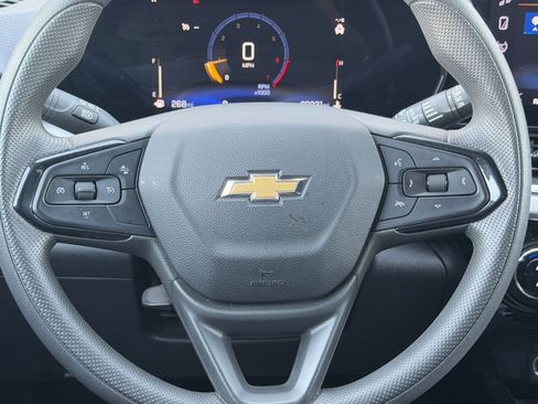 Used 2025 Chevrolet Trax LT image 27