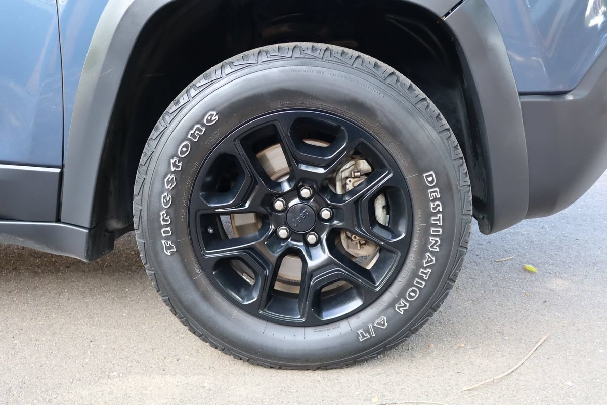 Used 2019 Jeep Cherokee Trailhawk w/ Comfort/Convenience Group AWD/4WD image 43