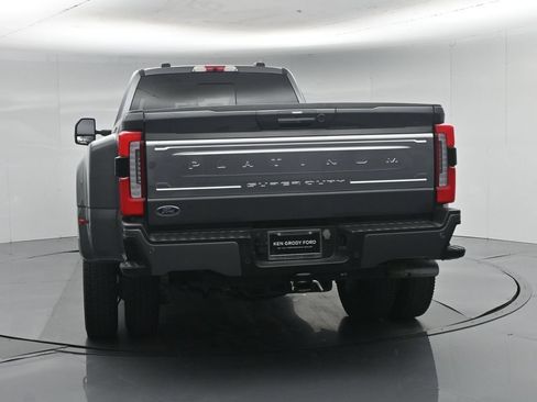 Certified 2023 Ford F450 Platinum w/ FX4 Off-Road Package AWD/4WD image 36