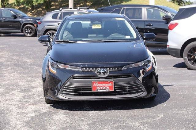 Certified 2025 Toyota Corolla LE FWD image 4