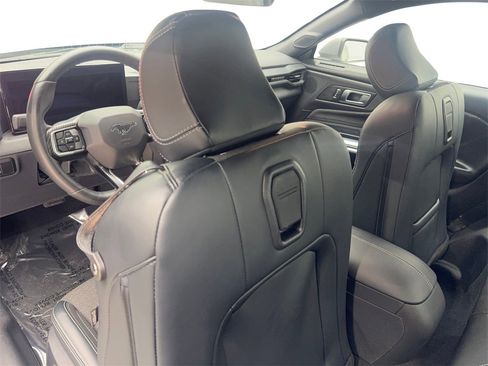 Used 2025 Ford Mustang Coupe image 32