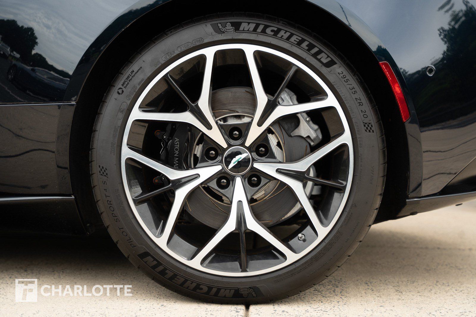 Used 2019 Aston Martin DB11 Volante RWD image 11
