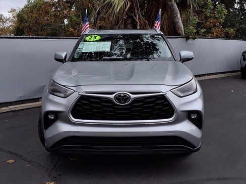 Certified 2023 Toyota Highlander XLE image 2