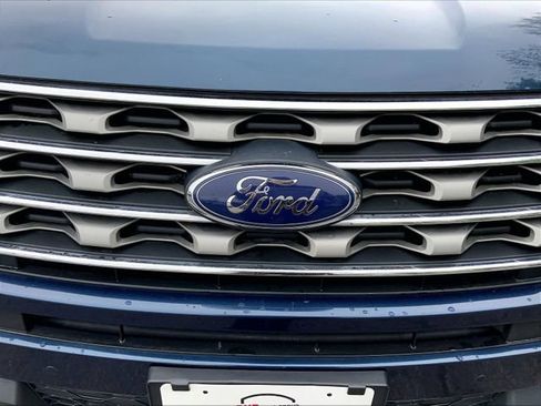 Used 2017 Ford Explorer XLT w/ XLT Technology Feature Bundle FWD image 5