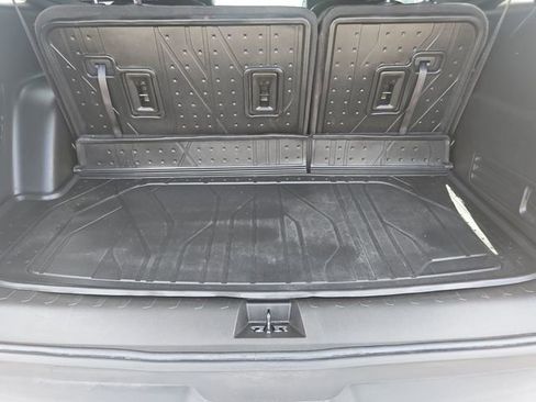 Used 2023 Chevrolet Traverse LT image 23