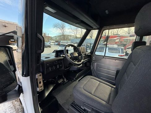 Used 2025 Chevrolet Brightdrop 600 w/ Power Door Package image 6