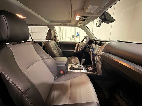 Used 2023 Toyota 4Runner SR5 Premium w/ Moonroof Package AWD/4WD image 33