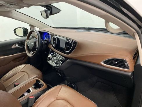 Used 2017 Chrysler Pacifica Limited w/ UConnect Theater Package image 26