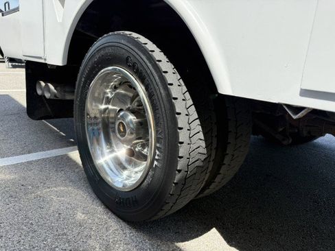 Used 2011 Ford F550 4x4 Regular Cab Super Duty w/ Payload Upgrade Pkg image 6