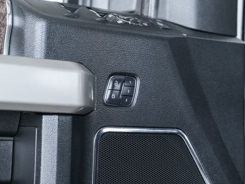 Used 2018 Ford F250 Lariat w/ Chrome Package image 49