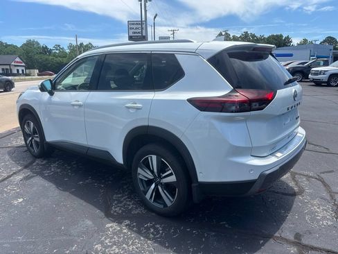 Used 2024 Nissan Rogue SL AWD/4WD image 3