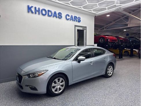 Used 2018 MAZDA MAZDA3 Sport FWD image 2