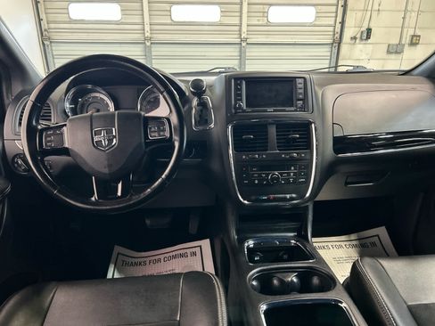 Used 2020 Dodge Grand Caravan SXT w/ Driver Convenience Group FWD image 4