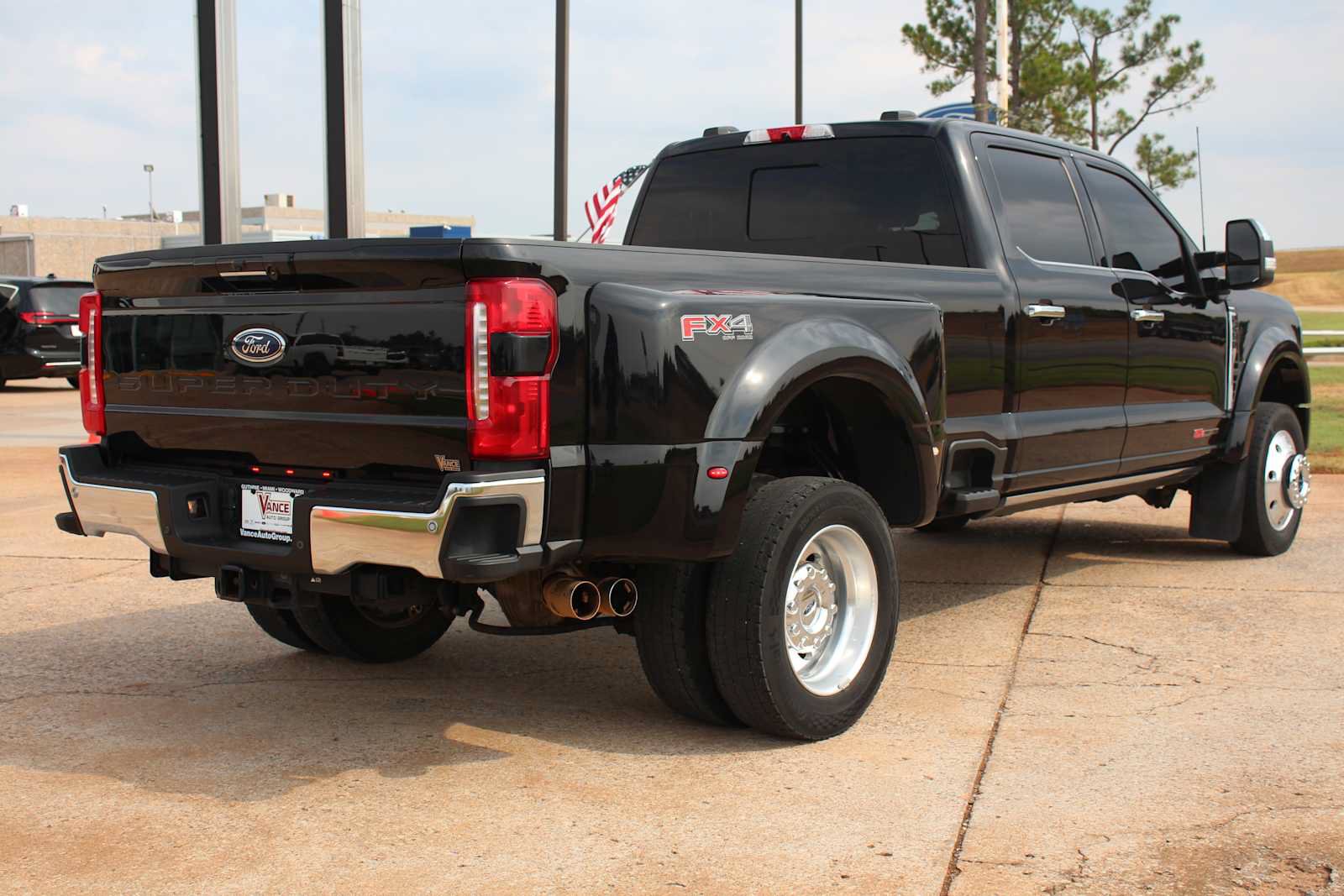Used 2024 Ford F450 Lariat w/ Lariat Ultimate Package AWD/4WD image 15