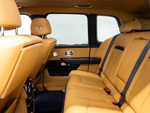 Certified 2025 Rolls-Royce Cullinan AWD/4WD image 49