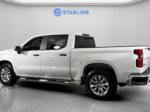 Used 2020 Chevrolet Silverado 1500 Custom w/ Custom Value Package RWD image 4