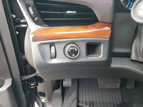 Used 2017 Cadillac Escalade Luxury image 35