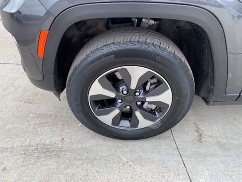 Used 2022 Jeep Grand Cherokee Limited 4xe image 12