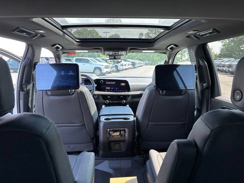 New 2026 Chevrolet Suburban Z71 w/ Z71 Off-Road Package AWD/4WD image 25