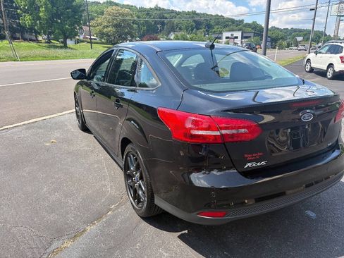 Used 2016 Ford Focus SE w/ Equipment Group 201A FWD image 12