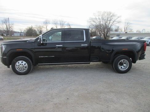 New 2026 GMC Sierra 3500 Denali Ultimate AWD/4WD image 9