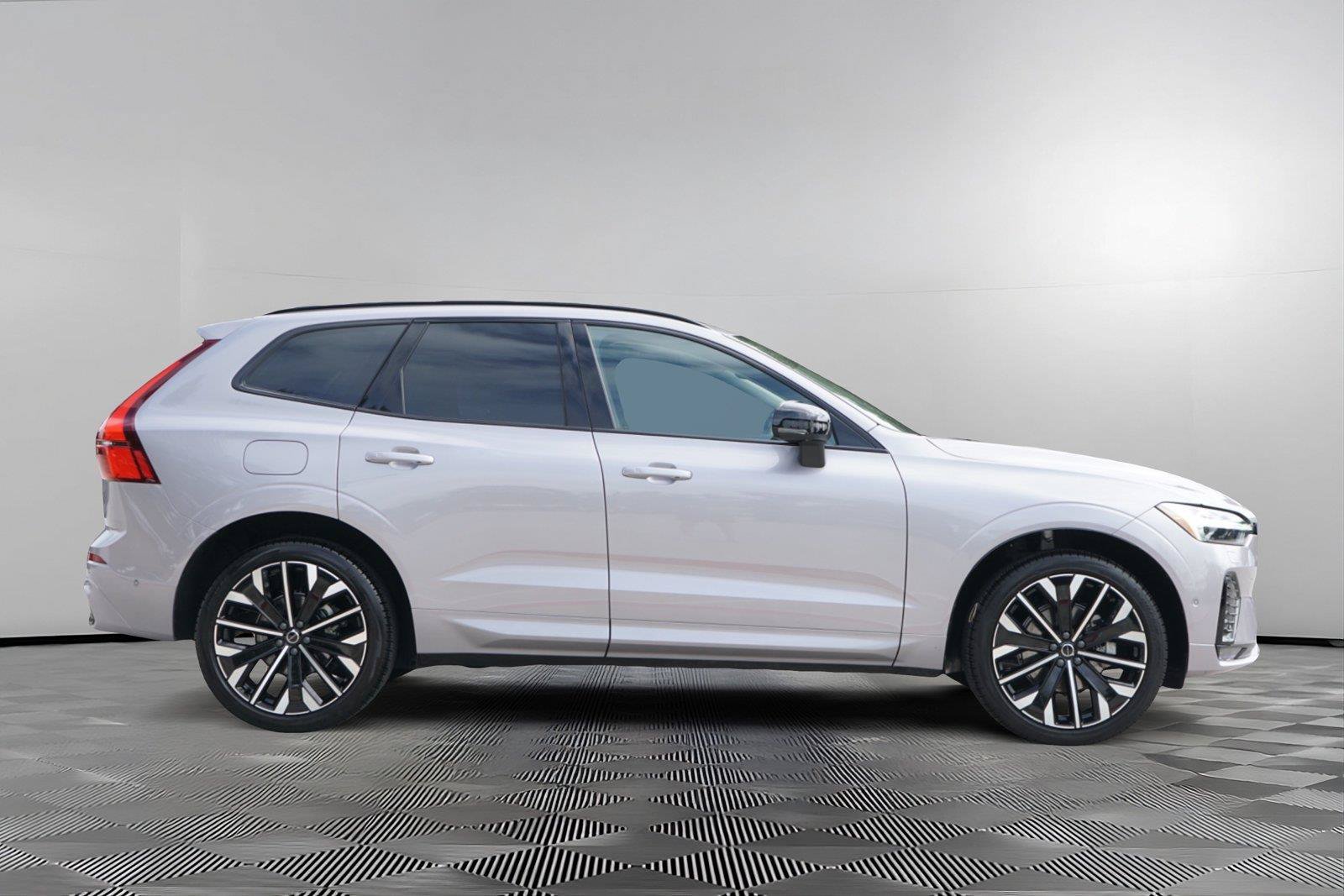 Used 2026 Volvo XC60 B5 Ultra w/ Climate Package AWD/4WD image 4