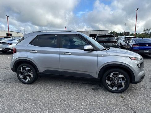 New 2025 Hyundai Venue SEL image 6