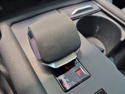 Used 2024 Land Rover Discovery S AWD/4WD image 14