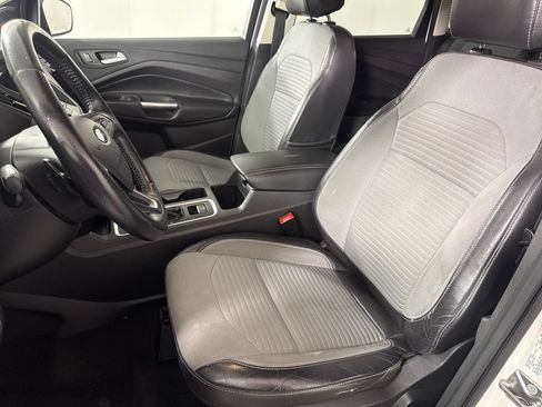 Used 2017 Ford Escape SE w/ Equipment Group 201A FWD image 11
