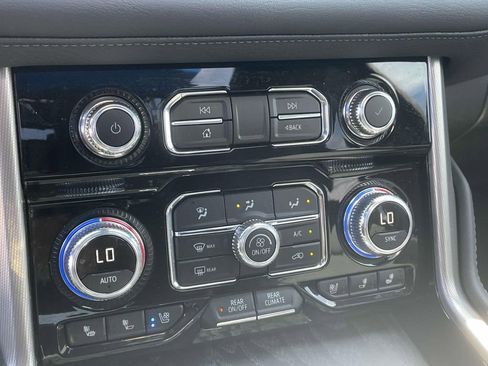 Used 2024 GMC Yukon Denali image 29