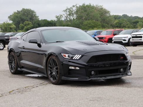 Used 2017 Ford Mustang GT Premium RWD image 4