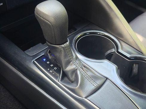 Used 2019 Toyota Camry LE FWD image 32