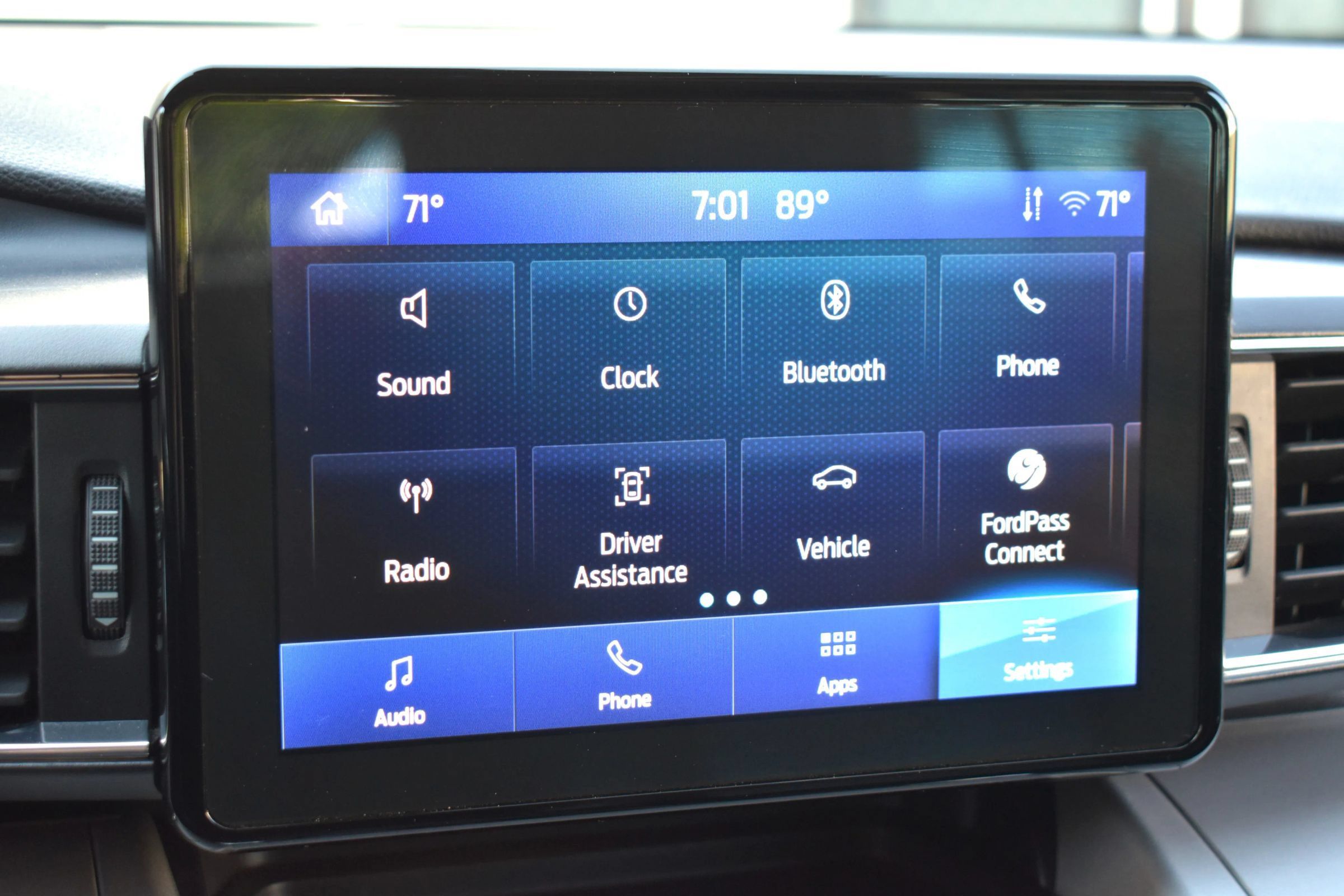 Used 2024 Ford Explorer XLT w/ Equipment Group 202A AWD/4WD image 67