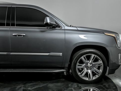 Used 2019 Cadillac Escalade Luxury AWD/4WD image 11