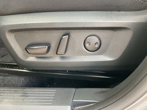 Used 2025 Nissan Rogue SV FWD image 9