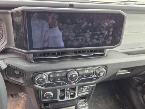 Used 2025 Jeep Wrangler Sport S image 18