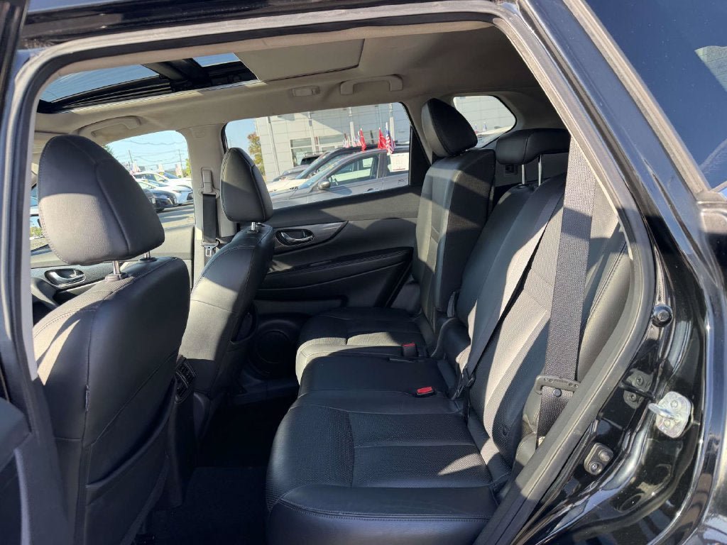 Used 2015 Nissan Rogue SL w/ SL Premium Package AWD/4WD image 10