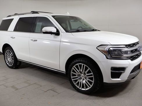 Used 2022 Ford Expedition Limited image 3