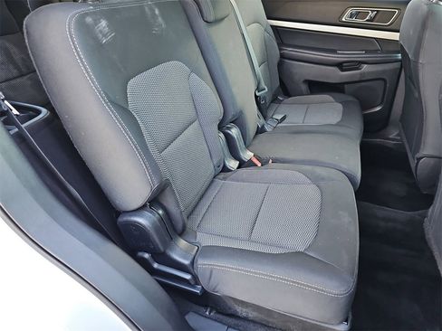 Used 2017 Ford Explorer XLT image 15