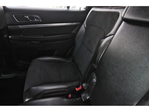 Used 2018 Ford Explorer XLT w/ Equipment Group 202A AWD/4WD image 14