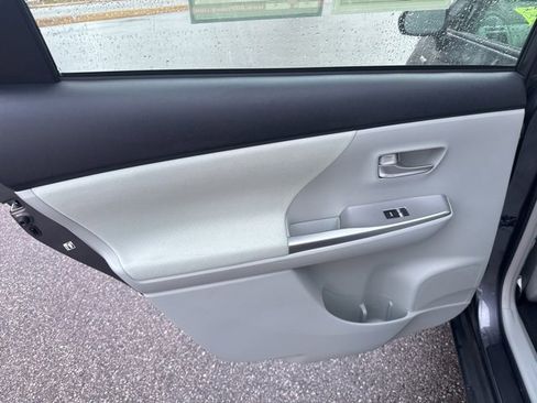 Used 2012 Toyota Prius V image 16