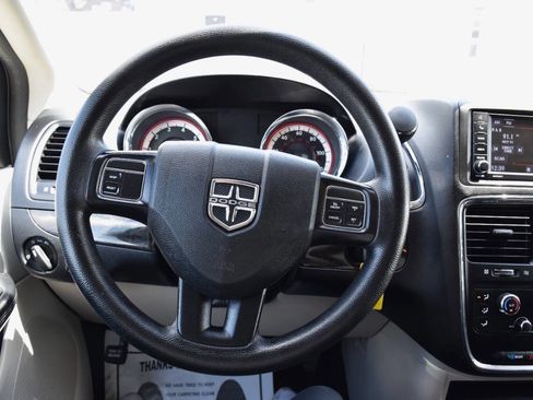 Used 2019 Dodge Grand Caravan SE FWD image 24