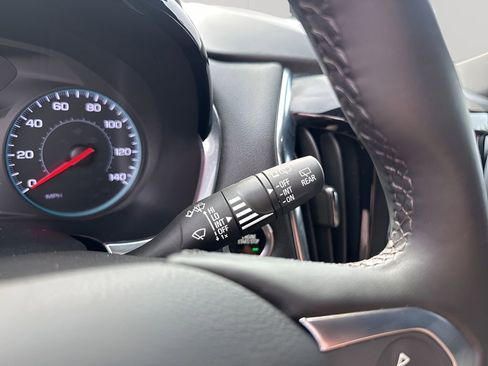 Used 2023 Chevrolet Traverse LT image 32