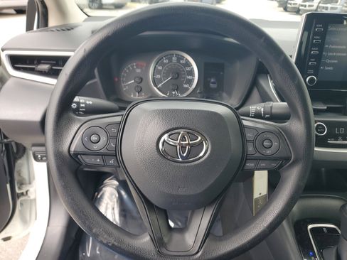 Used 2020 Toyota Corolla LE image 19