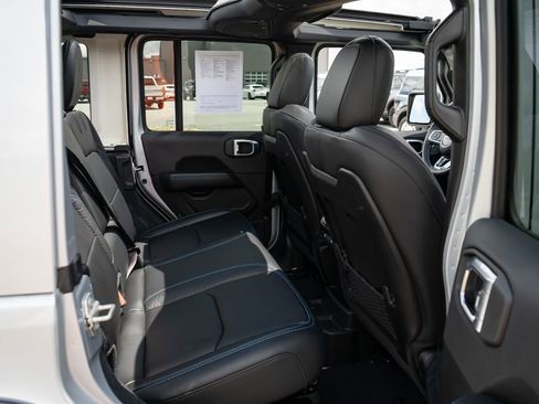Used 2024 Jeep Wrangler High Altitude AWD/4WD image 21