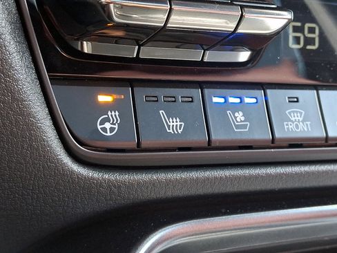 Certified 2025 MAZDA CX-70 Plug-In Hybrid w/ Premium Plus AWD/4WD image 28