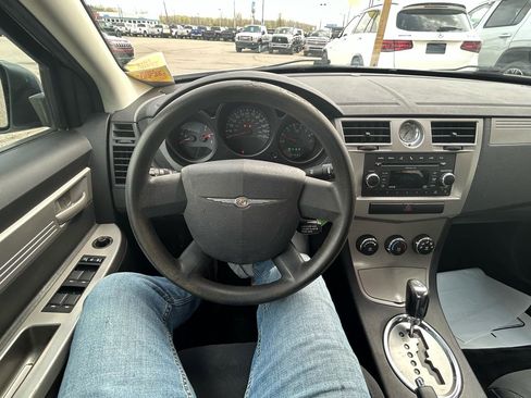 Used 2010 Chrysler Sebring Touring FWD image 25