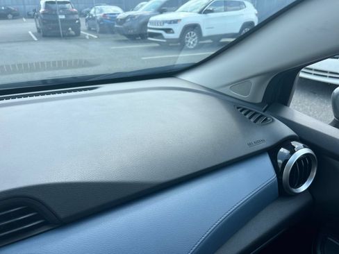 Used 2025 Nissan Versa SV FWD image 34