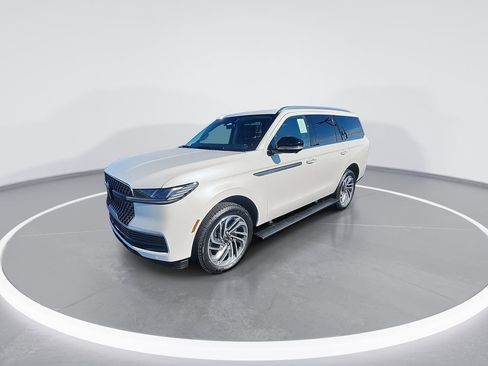 New 2025 Lincoln Navigator Reserve image 4